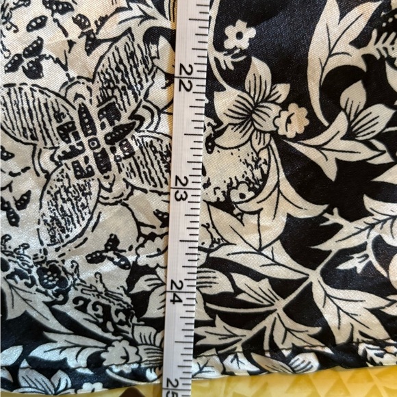 Vintage Floral Black and White Women's Top - Picture 10 of 10